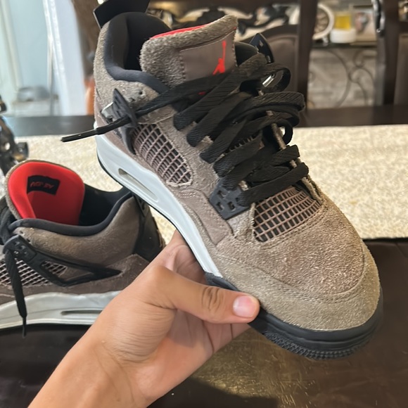 Jordan 4 Taupe Haze